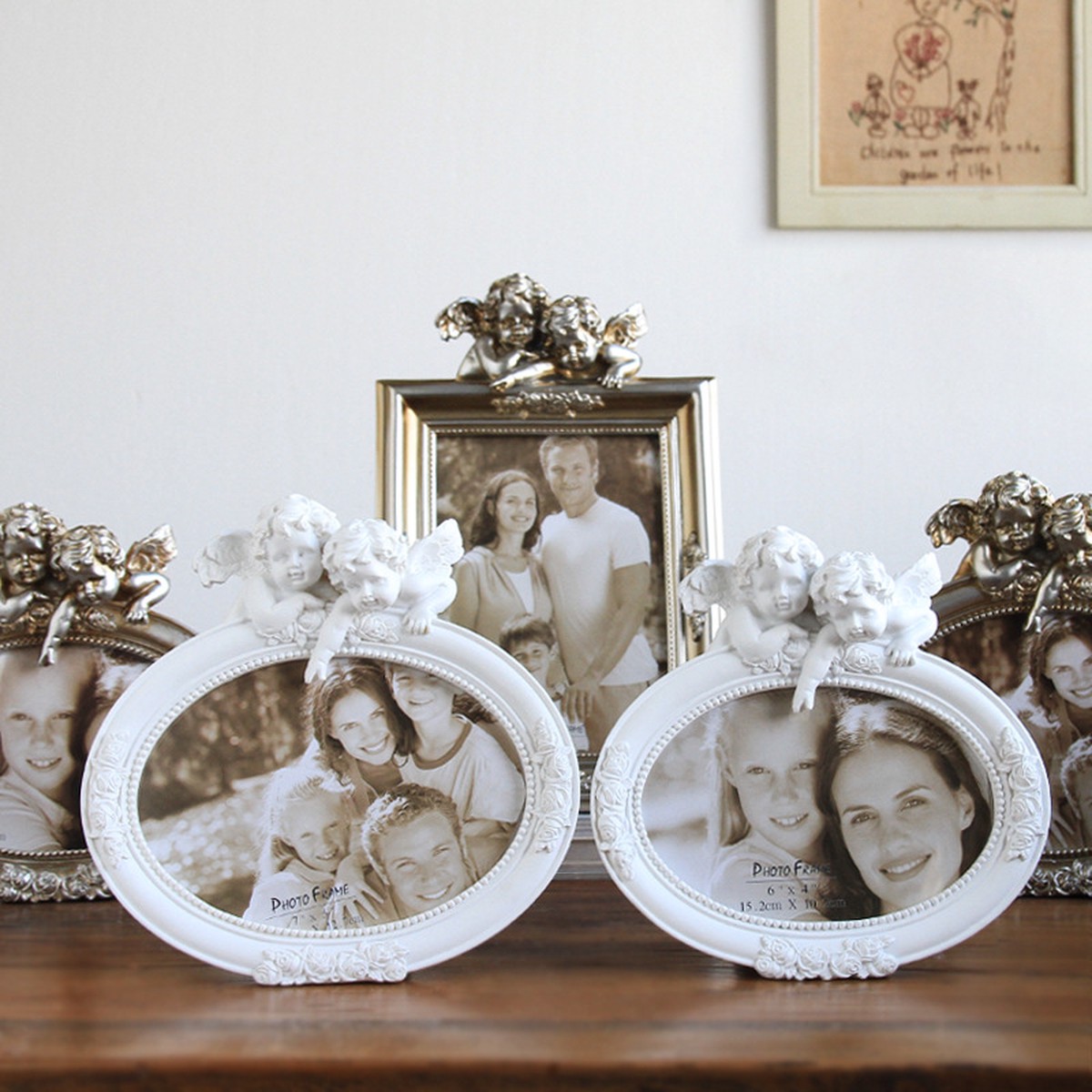 Vintage-Inspired Picture Frame Photo Holder for Displaying Cherished Memories