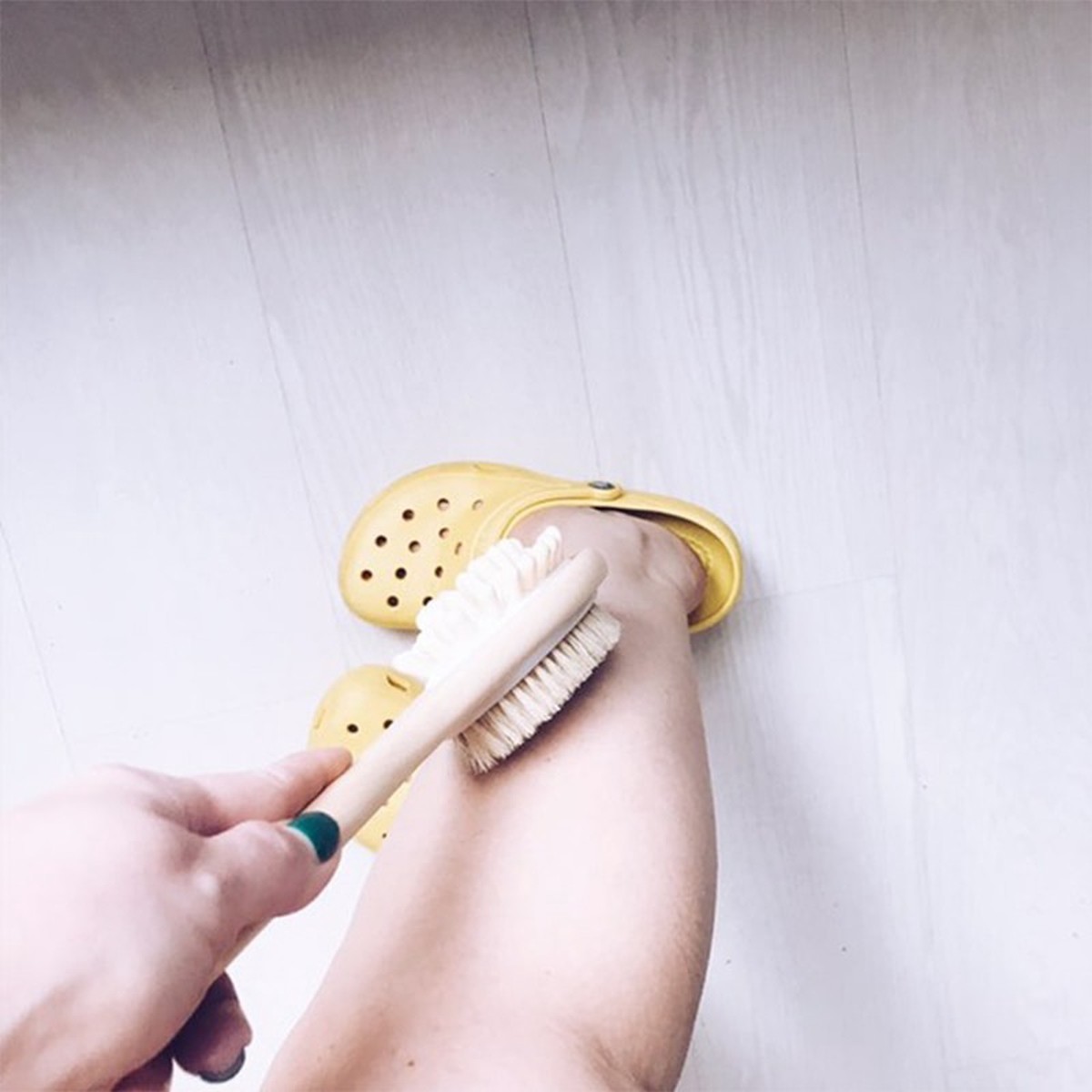 Double Bristle Type Bath Back Brush for Deep Cleansing and Exfoliating