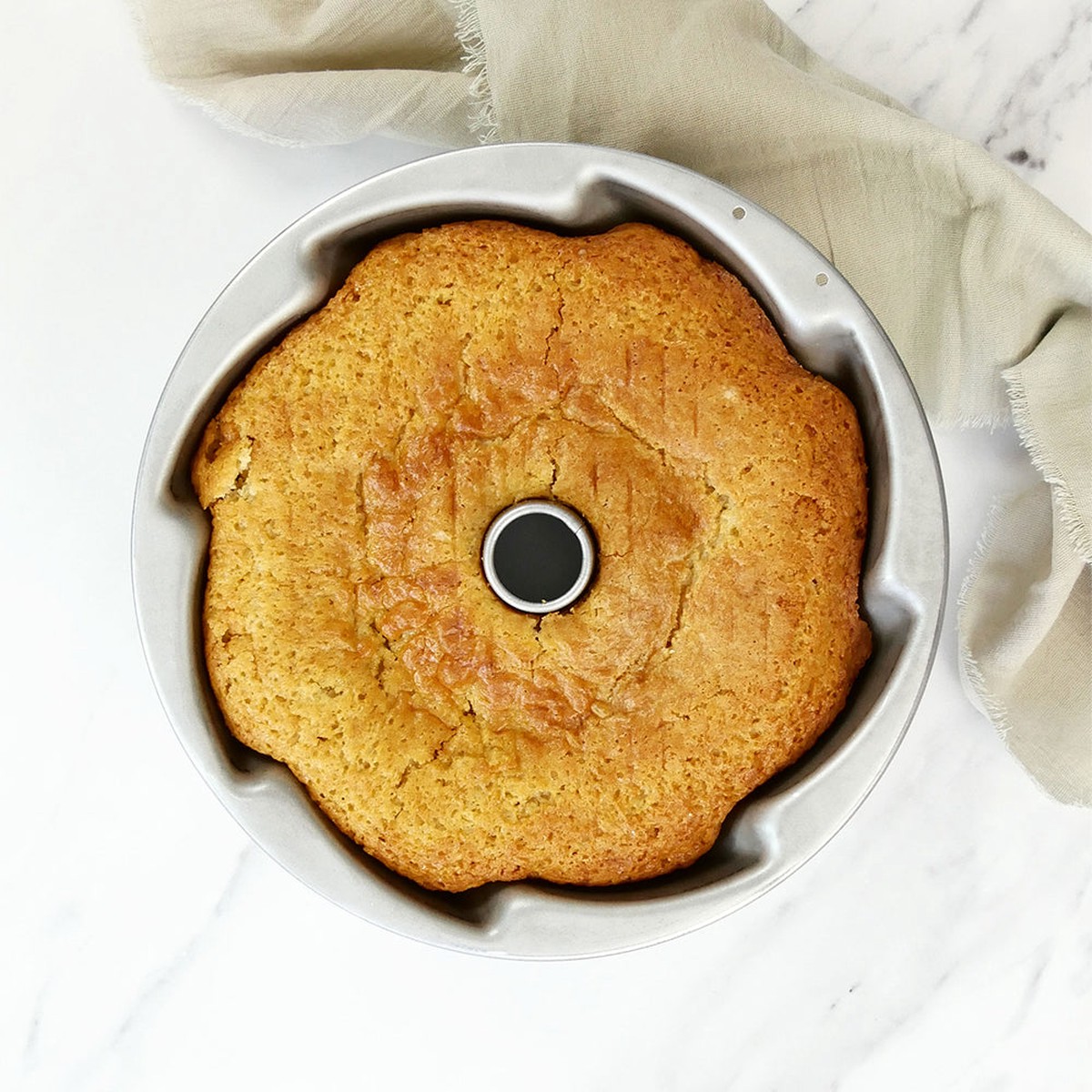 Non-Stick Swirl Tube Cake Pan 10